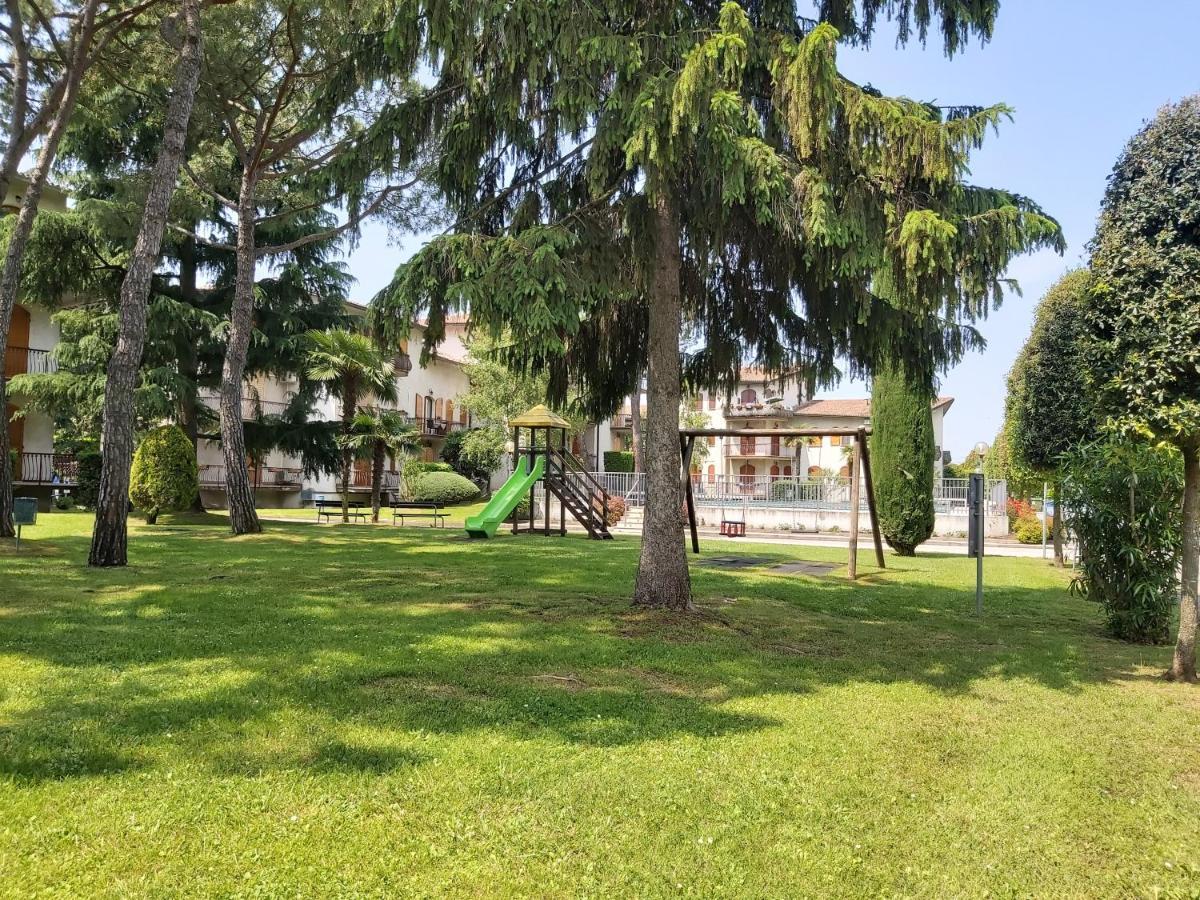 I Limoni Bilocale In Residence Con Piscina 佩斯基耶拉德加达 外观 照片